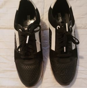 MICHAEL MICHAEL KORS BLACK & WHITE SNEAKERS